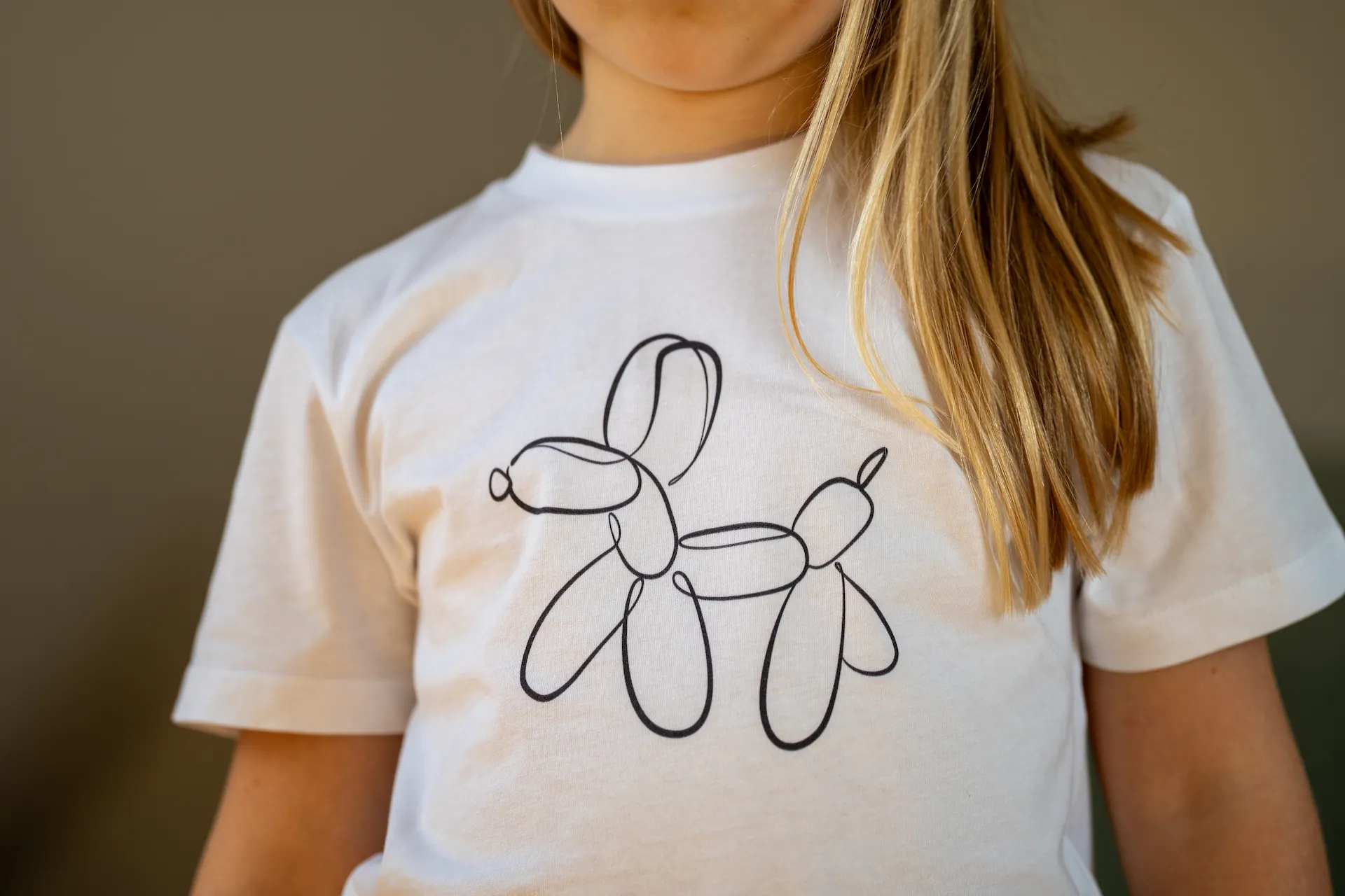 Kid wearing a Ballon Dog T-shirt